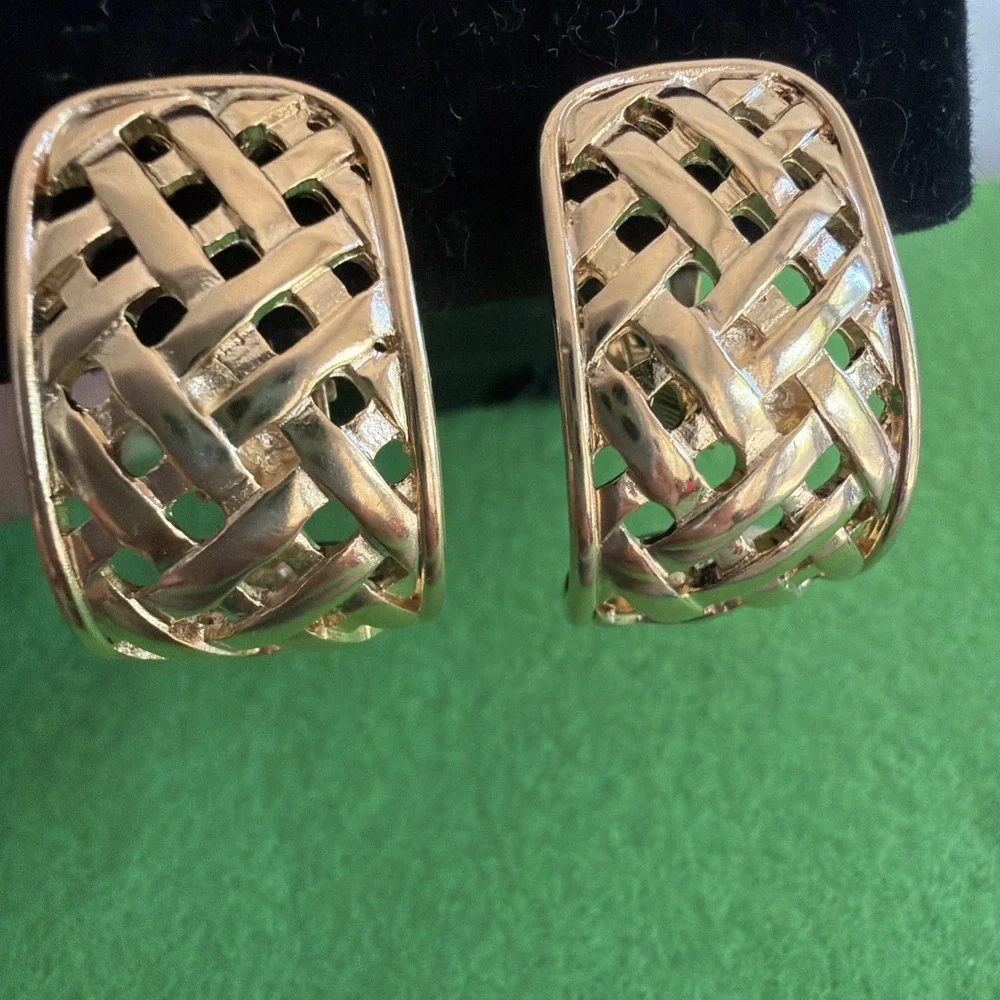 Large Vintage Fernando Originals FO Inc Clip On Earrings 1.25